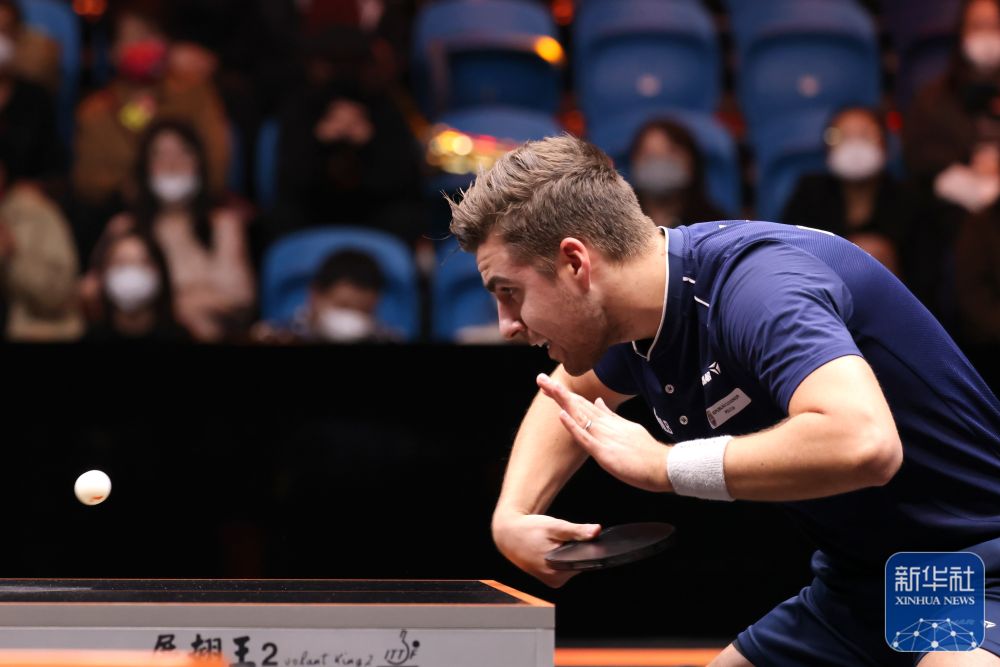 用边路传中 用边路传中