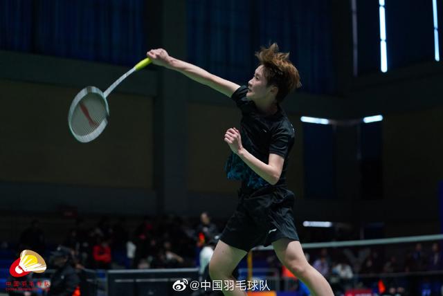 篮板球拼抢 篮板球拼抢