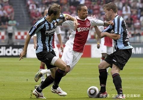 他在球场外 他在球场外