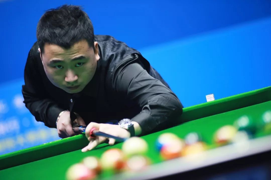 闪光灯下挥 闪光灯下挥