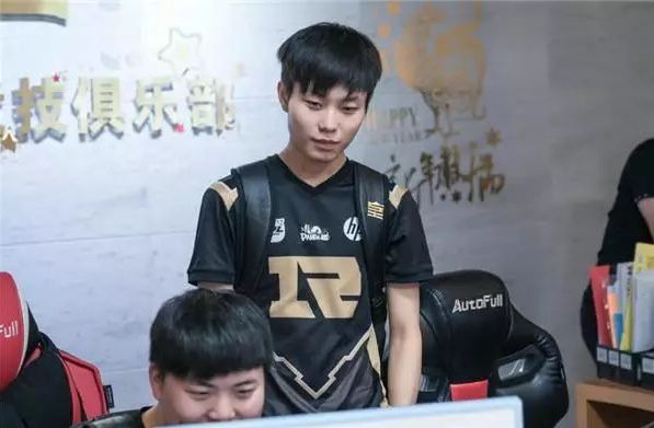 前在巴塞罗 前在巴塞罗