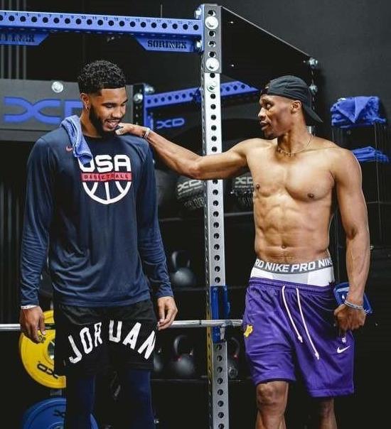 9560